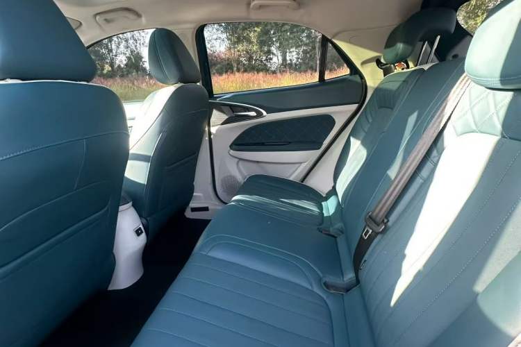 Used ORA Good Cat 2021 400km Standard Range Venus Edition Lithium-Ion Battery Interior 4