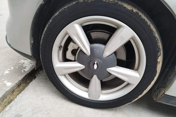 Used ORA Good Cat 2021 400km Standard Range Athena Edition Lithium Iron Phosphate Left Front Wheel Hub