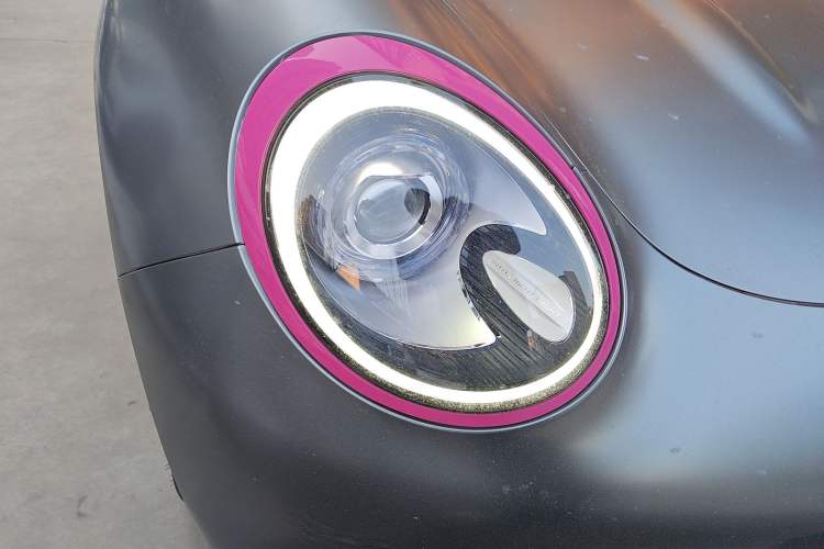 Used ORA Good Cat 2021 400km Standard Range Athena Edition Lithium-Ion Battery Right Front Headlight