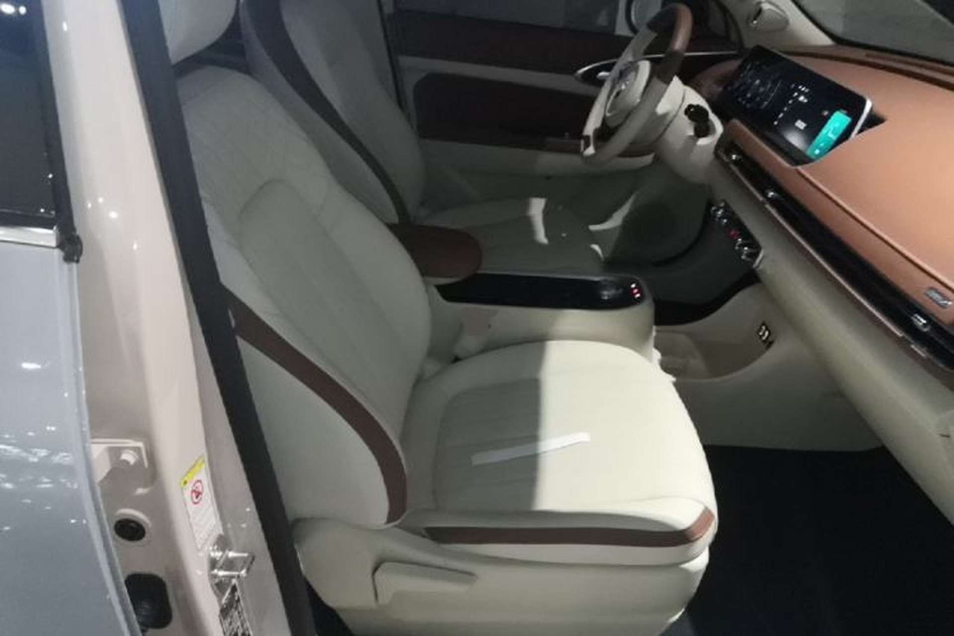 Used ORA Good Cat 2021 400km Standard Range Venus Edition Lithium-Ion Battery Right Front Seat