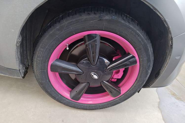 Used ORA Good Cat 2021 400km Standard Range Athena Edition Lithium-Ion Battery Right Front Wheel Hub
