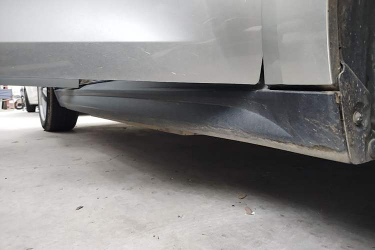 Used ORA Good Cat 2021 400km Standard Range Athena Edition Lithium Iron Phosphate Right Side Sill
