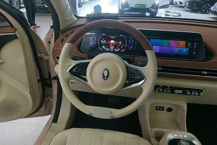 Used ORA Good Cat 2021 400km Standard Range Venus Edition Lithium Iron Phosphate Steering Wheel