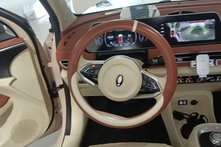Used ORA Good Cat 2021 400km Standard Range Venus Edition Lithium Iron Phosphate Steering Wheel