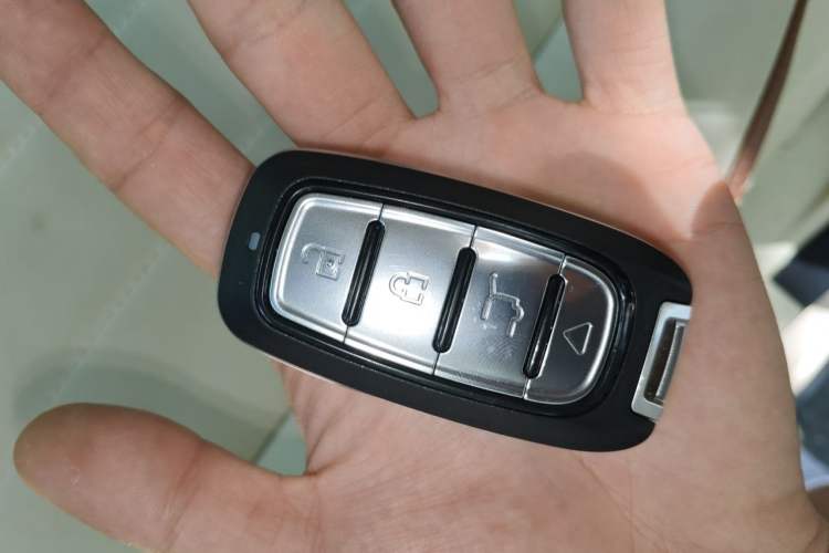 Used ORA Good Cat 2021 400km Standard Range Athena Edition Lithium Iron Phosphate Vehicle Key
