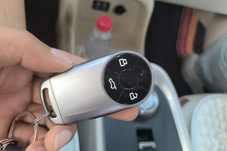 Used ORA Good Cat 2021 400km Standard Range Athena Edition Lithium-Ion Battery Vehicle Key