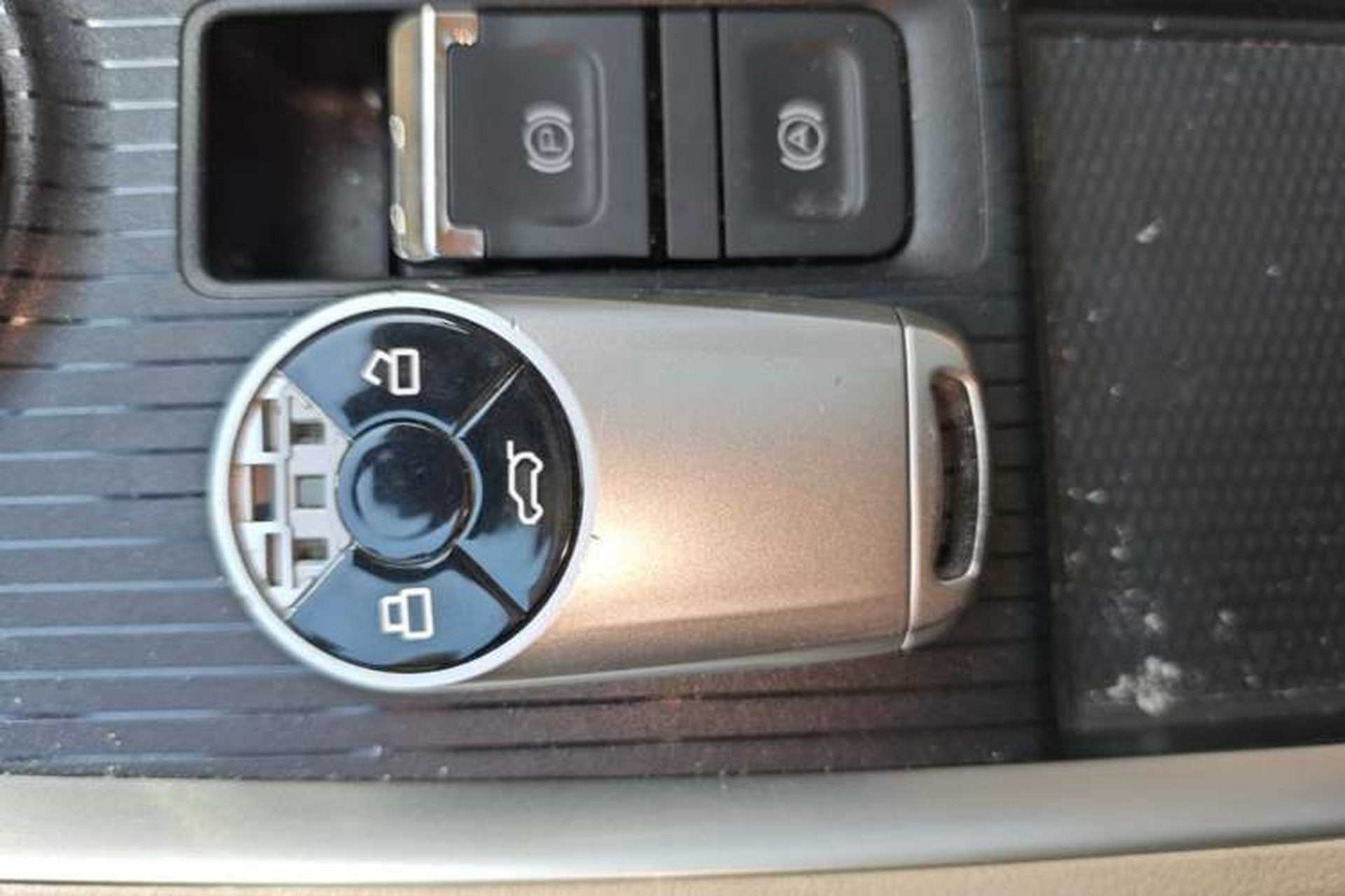 Used ORA Good Cat 2021 500km Long-Range Poseidon Edition Lithium-Ion Battery Vehicle Key