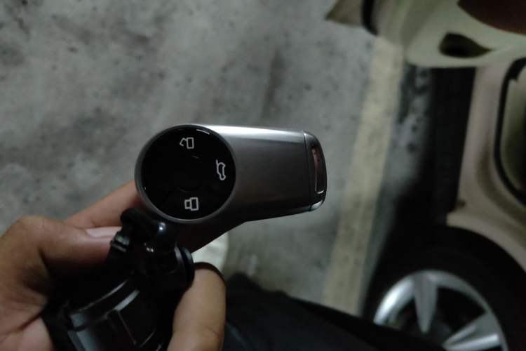 Used ORA Good Cat 2021 500km Long-Range Poseidon Edition Lithium-Ion Battery Vehicle Key