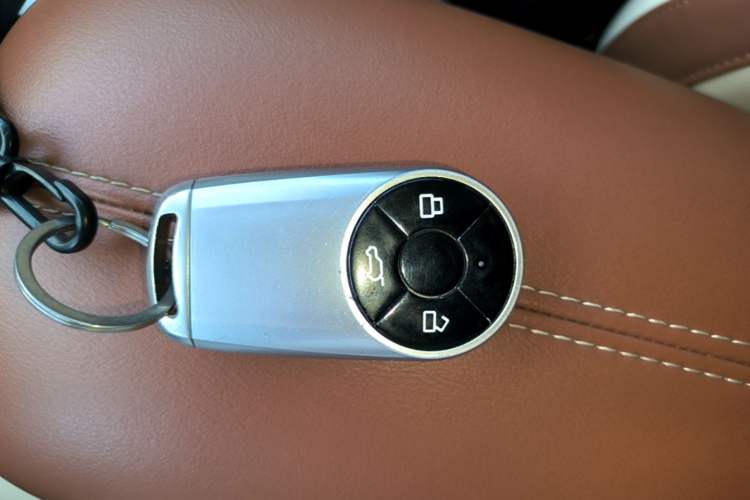 Used ORA Good Cat 2021 500km Long-Range Poseidon Edition Lithium-Ion Battery Vehicle Key