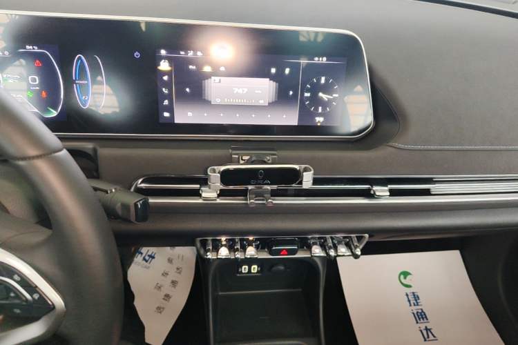 Used ORA Good Cat 2021 400km Standard Range Venus Edition Lithium-Ion Battery Audio And AC Panel