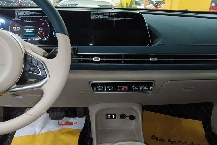Used ORA Good Cat 2021 400km Standard Range Athena Edition Lithium-Ion Battery Audio And AC Panel