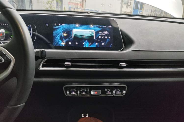 Used ORA Good Cat 2021 500km Long-Range Poseidon Edition Lithium-Ion Battery Audio And AC Panel