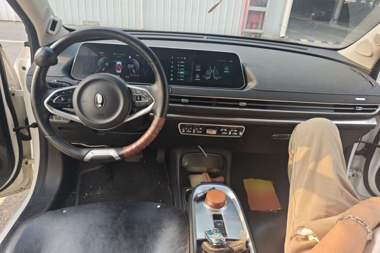 Used ORA Good Cat 2021 500km Long-Range Poseidon Edition Lithium-Ion Battery Center Console