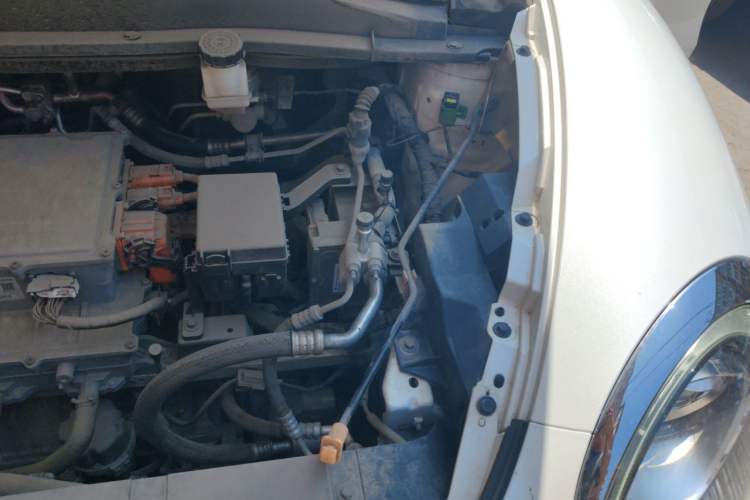 Used ORA Good Cat 2021 500km Long-Range Poseidon Edition Lithium-Ion Battery Engine Bay Left