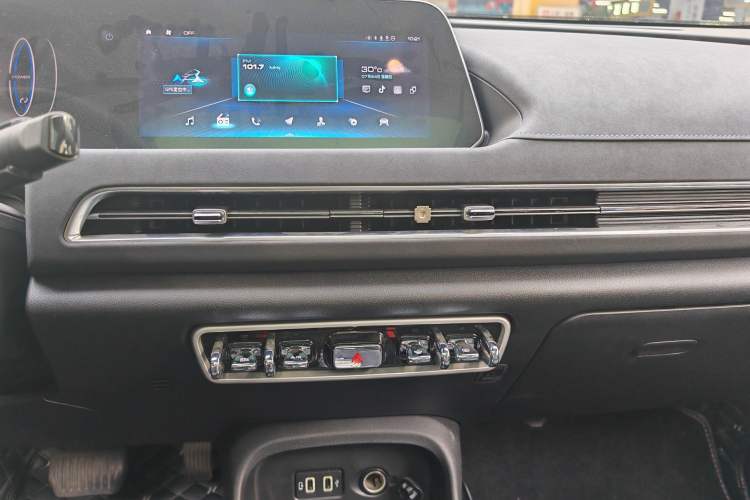 Used ORA Good Cat 2021 400km Standard Range Venus Edition Lithium-Ion Battery Interior 6