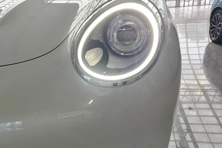 Used ORA Good Cat 2021 400km Standard Range Venus Edition Lithium-Ion Battery Left Front Headlight