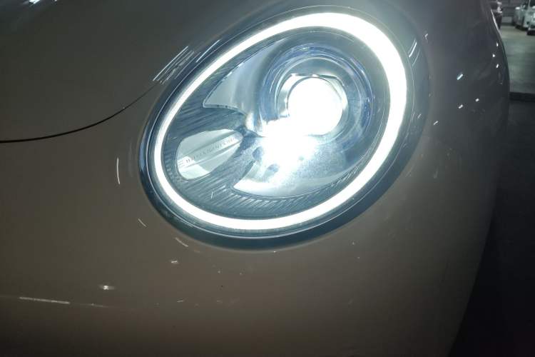 Used ORA Good Cat 2021 400km Standard Range Venus Edition Lithium-Ion Battery Left Front Headlight