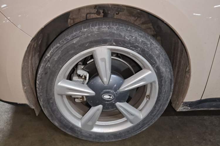Used ORA Good Cat 2021 400km Standard Range Venus Edition Lithium-Ion Battery Left Front Wheel Hub