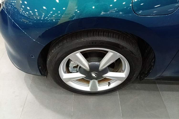 Used ORA Good Cat 2021 400km Standard Range Athena Edition Lithium-Ion Battery Left Front Wheel Hub