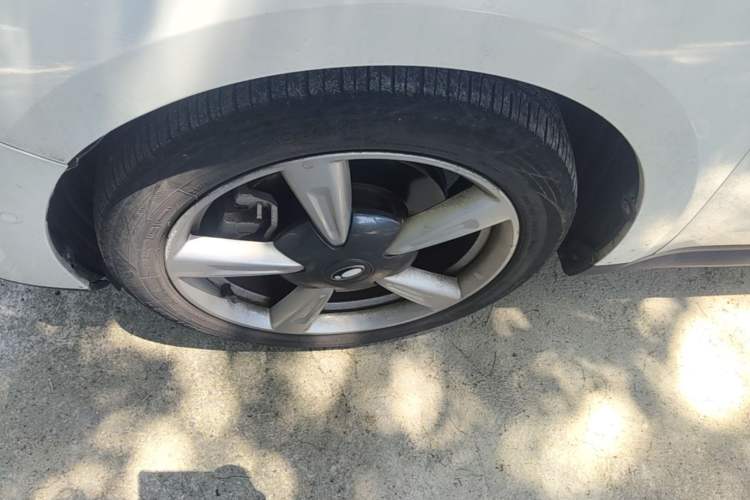 Used ORA Good Cat 2021 500km Long-Range Poseidon Edition Lithium-Ion Battery Left Front Wheel Hub