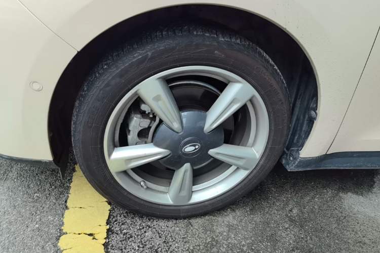 Used ORA Good Cat 2021 400km Standard Range Athena Edition Lithium Iron Phosphate Left Front Wheel Hub