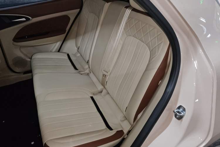 Used ORA Good Cat 2021 400km Standard Range Venus Edition Lithium-Ion Battery Left Rear Seat