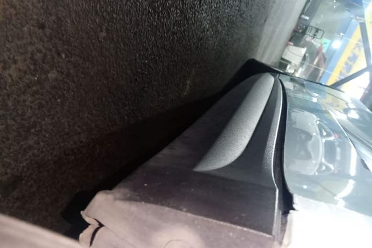 Used ORA Good Cat 2021 400km Standard Range Venus Edition Lithium Iron Phosphate Left Side Sill