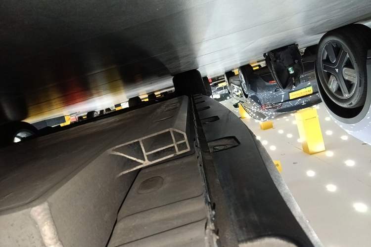 Used ORA Good Cat 2021 400km Standard Range Athena Edition Lithium-Ion Battery Left Side Sill