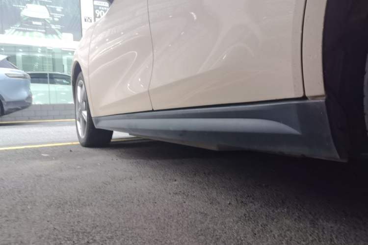 Used ORA Good Cat 2021 400km Standard Range Athena Edition Lithium Iron Phosphate Left Side Sill