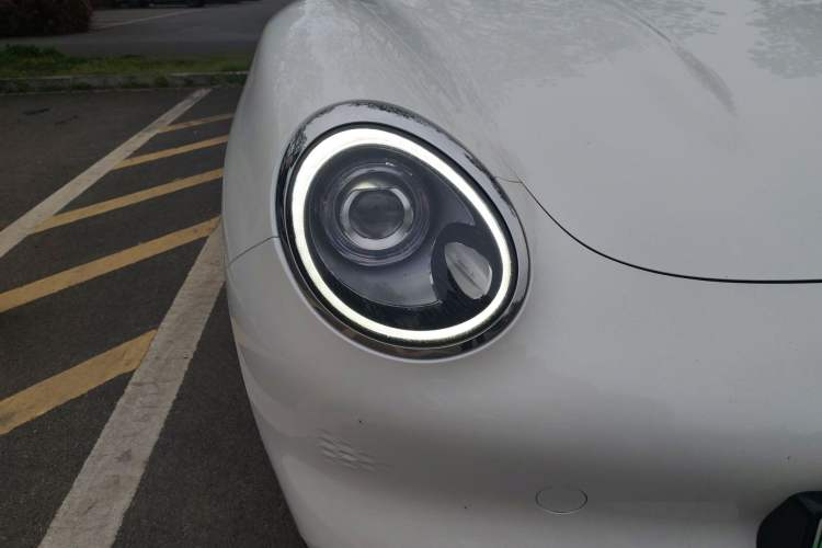Used ORA Good Cat 2021 400km Standard Range Venus Edition Lithium Iron Phosphate Right Front Headlight