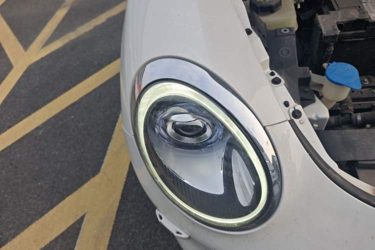 Used ORA Good Cat 2021 500km Long-Range Poseidon Edition Lithium-Ion Battery Right Front Headlight