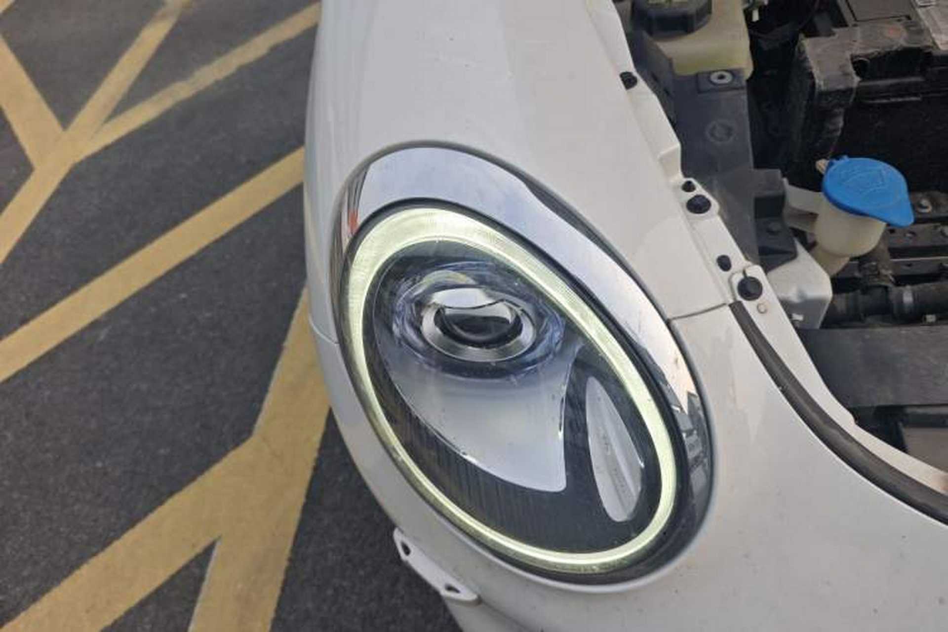 Used ORA Good Cat 2021 500km Long-Range Poseidon Edition Lithium-Ion Battery Right Front Headlight