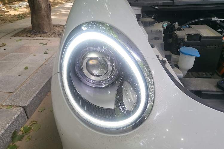 Used ORA Good Cat 2021 400km Standard Range Athena Edition Lithium Iron Phosphate Right Front Headlight