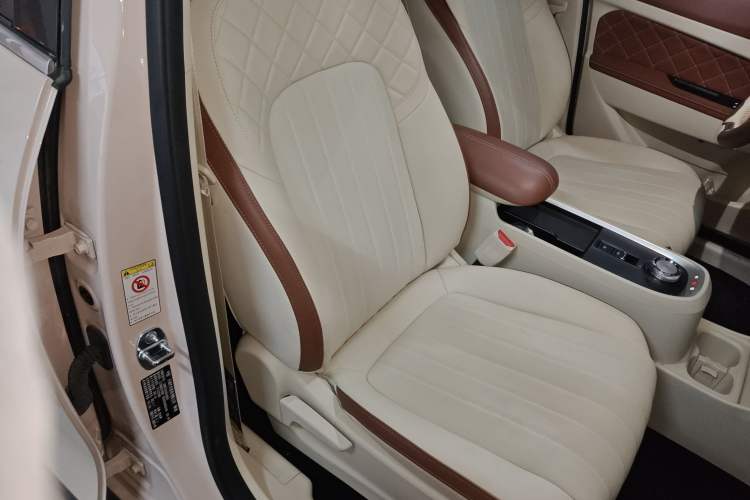 Used ORA Good Cat 2021 400km Standard Range Venus Edition Lithium-Ion Battery Right Front Seat