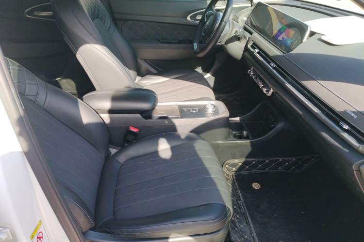 Used ORA Good Cat 2021 400km Standard Range Venus Edition Lithium Iron Phosphate Right Front Seat