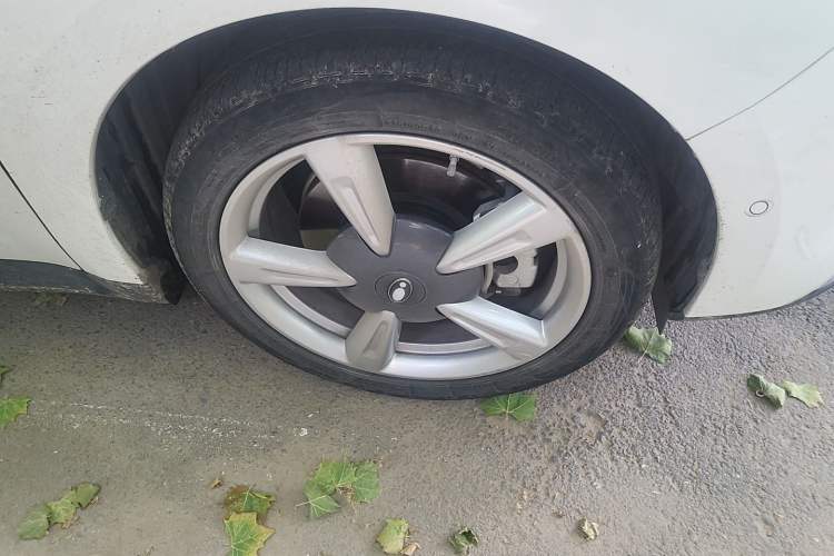 Used ORA Good Cat 2021 400km Standard Range Athena Edition Lithium Iron Phosphate Right Front Wheel Hub