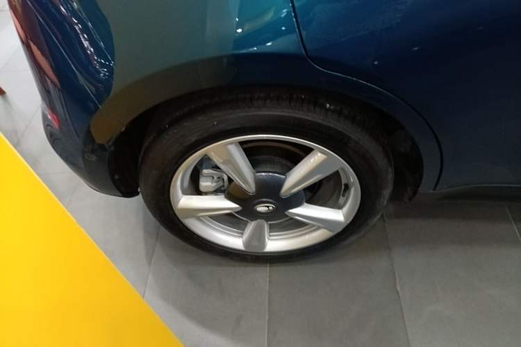 Used ORA Good Cat 2021 400km Standard Range Athena Edition Lithium-Ion Battery Right Rear Wheel Hub
