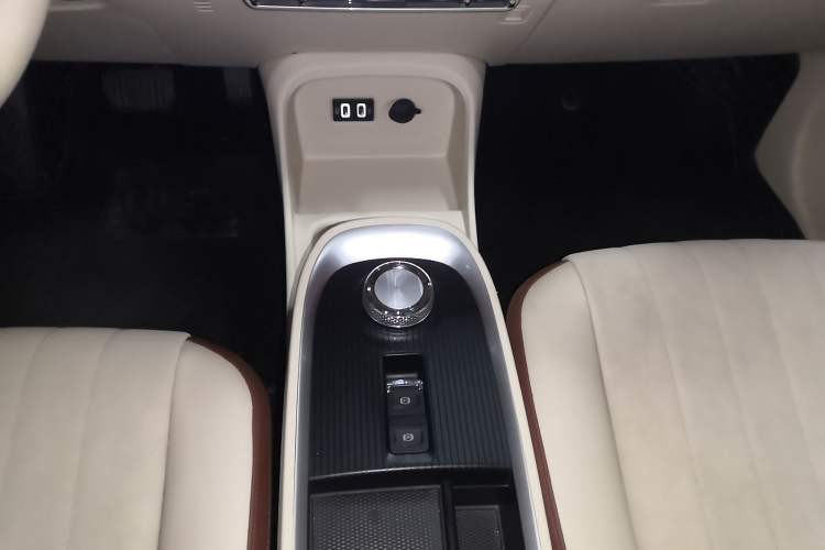 Used ORA Good Cat 2021 500km Long-Range Poseidon Edition Lithium-Ion Battery Gear Lever