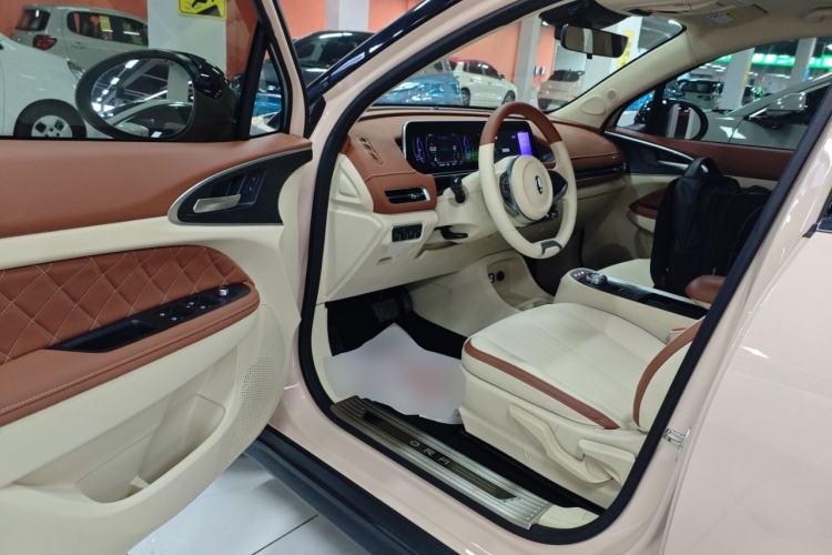 Used ORA Good Cat 2021 400km Standard Range Venus Edition Lithium Iron Phosphate Interior 3