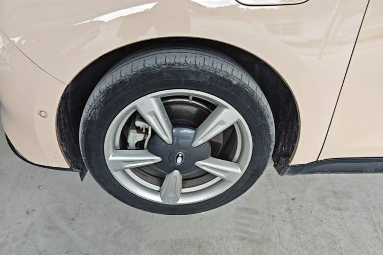 Used ORA Good Cat 2021 400km Standard Range Athena Edition Lithium Iron Phosphate Left Front Wheel Hub