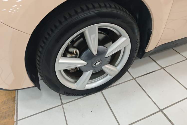 Used ORA Good Cat 2021 400km Standard Range Athena Edition Lithium Iron Phosphate Left Front Wheel Hub