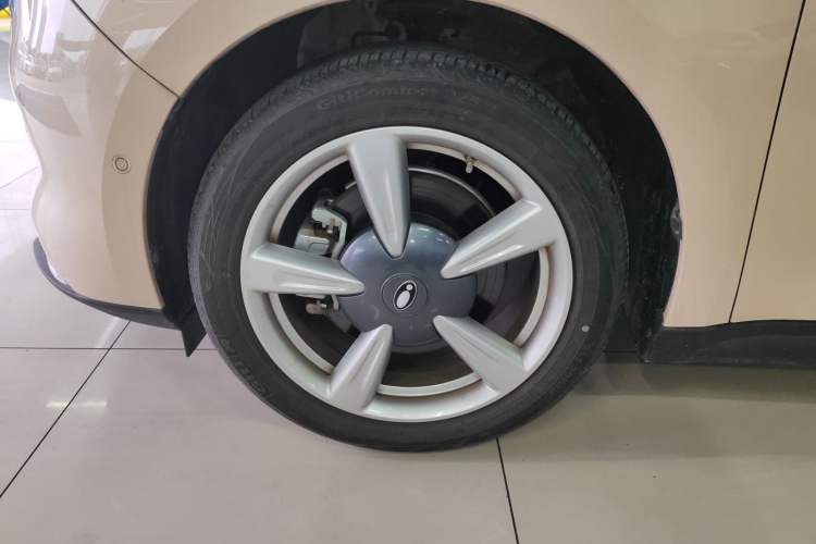 Used ORA Good Cat 2021 400km Standard Range Athena Edition Lithium-Ion Battery Left Front Wheel Hub