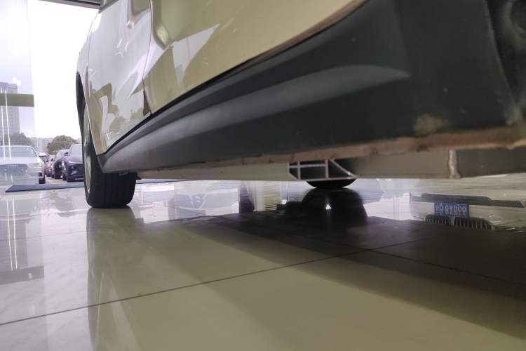 Used ORA Good Cat 2021 400km Standard Range Athena Edition Lithium-Ion Battery Left Side Sill