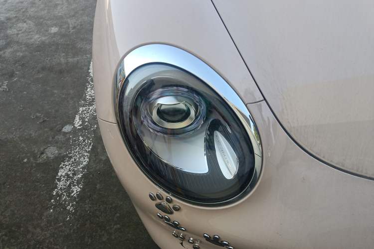 Used ORA Good Cat 2021 400km Standard Range Muse Edition Lithium-Ion Battery Right Front Headlight
