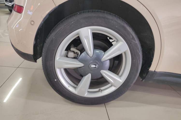 Used ORA Good Cat 2021 400km Standard Range Athena Edition Lithium-Ion Battery Right Rear Wheel Hub