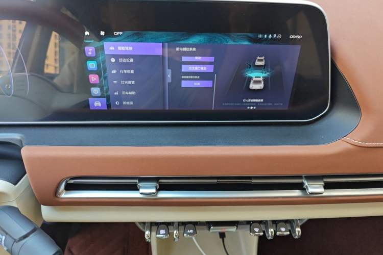 Used ORA Good Cat 2022 Morandi Edition 400km Standard Range Luxury Version Lithium-Ion Battery Audio And AC Panel
