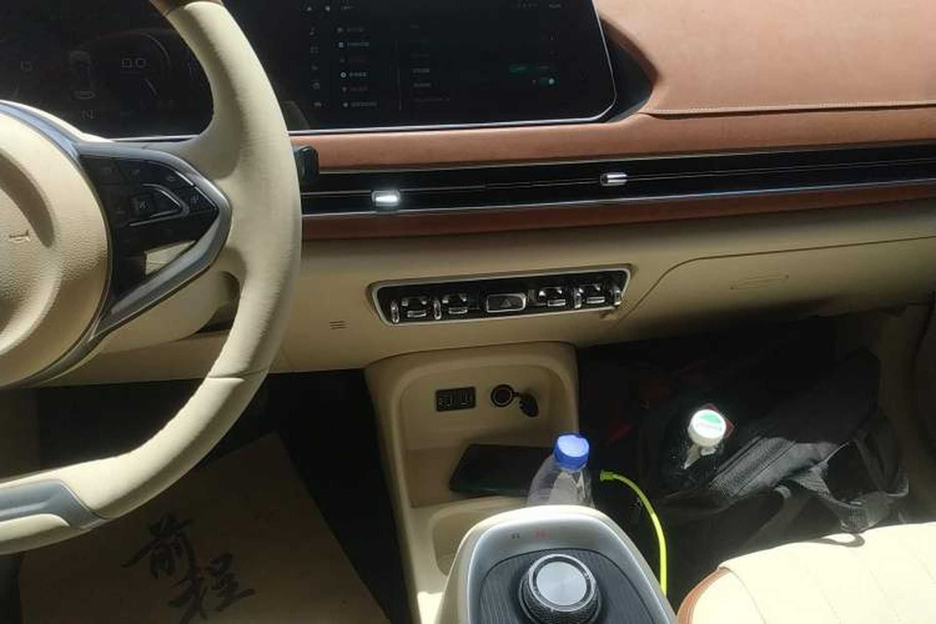 Used ORA Good Cat 2022 Morandi Edition 400km Standard Range Luxury Version Lithium-Ion Battery Audio And AC Panel