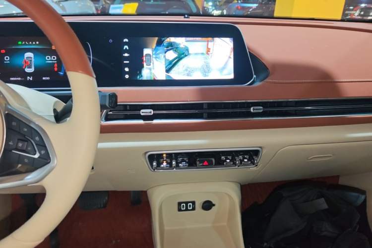 Used ORA Good Cat 2022 400km Standard Range Luxury Version Lithium Iron Phosphate Audio And AC Panel