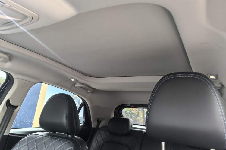 Used ORA Good Cat 2022 400km Standard Range Premium Version Lithium Iron Phosphate Headliner
