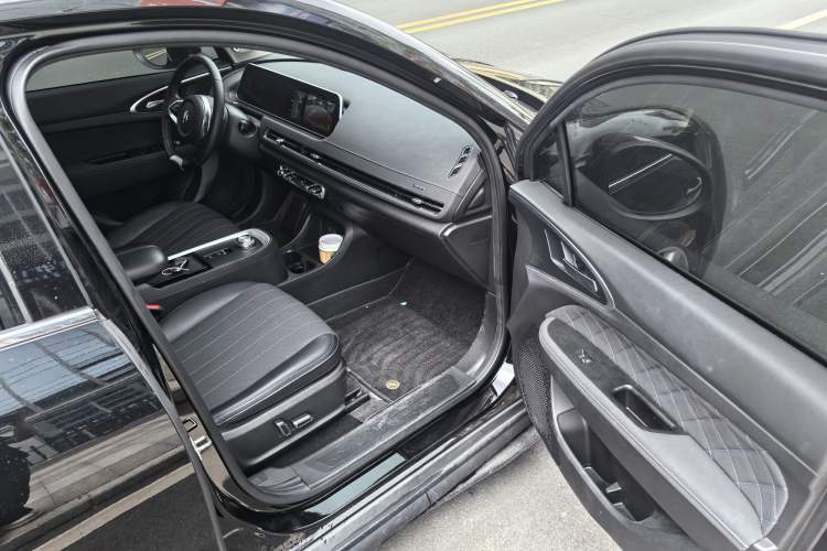Used ORA Good Cat 2022 400km Standard Range Premium Version Lithium Iron Phosphate Interior 6